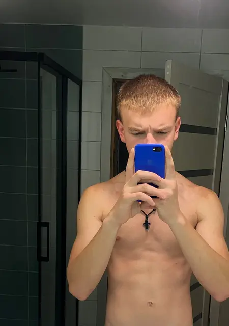 Я Nickolay, 21, из Ульяновска, ищу знакомства без обязательств