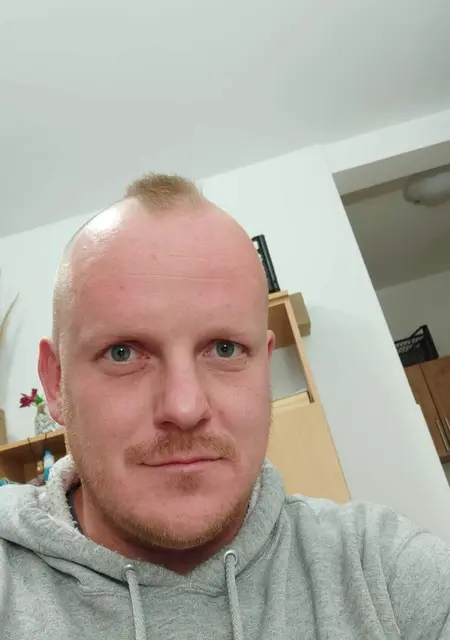 Я Антон, 39, из Волжского, ищу знакомства без обязательств