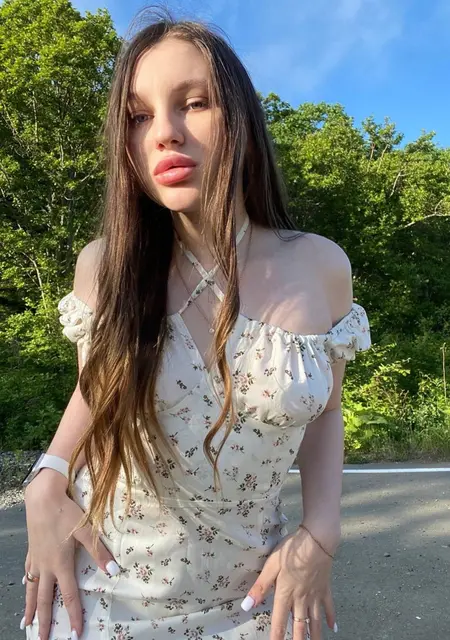 Я Ульяна, 23, знакомлюсь для приятного времяпровождения в Корсакове