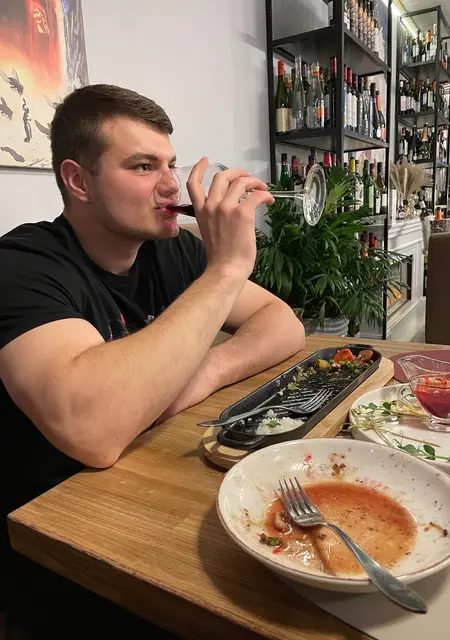 Я Илья, 27, знакомлюсь для приятного времяпровождения в Артеме