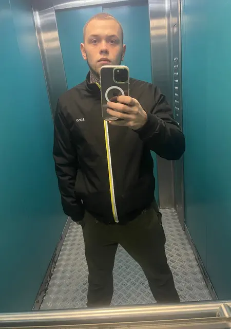 Я Анатолий, 20, из Саранска, ищу знакомства без обязательств