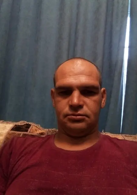 Я Юрий, 40, знакомлюсь для постоянных отношений в Казани