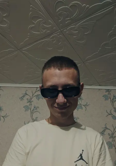 Я Глеб, 21, знакомлюсь на одну ночь в Лысьве