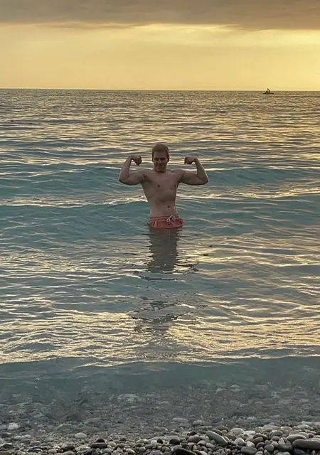 Я Максим, 19, знакомлюсь на одну ночь в Москве