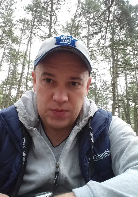 Я Константин, 48 років з Чернігова, шукаю знайомства без зобов'язань