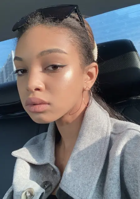 Я Адриана, 25, из Перми, ищу знакомство для постоянных отношений