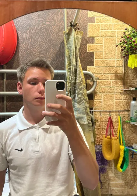 Я Максим, 18, из Казани, ищу знакомства на одну ночь