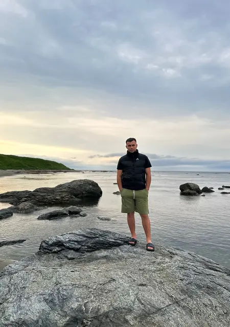 Максим из Долинска, мне 25, познакомлюсь для приятного времяпровождения