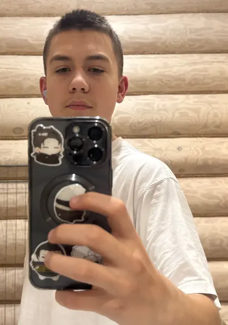 Я Илья, 21, из Кирова, ищу знакомство для дружбы