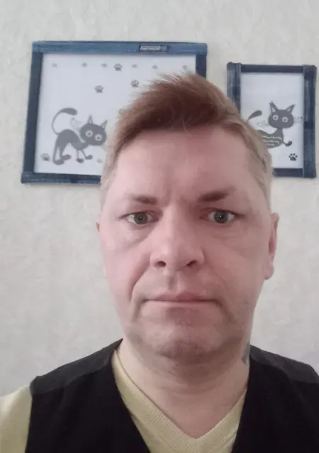 Я Илья, 45, из Волхова, ищу знакомства без обязательств