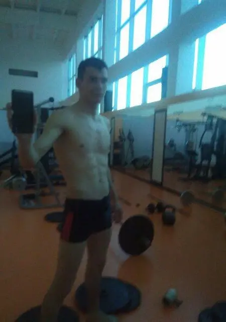 Я Владислав, 28, знакомлюсь без обязательств в Череповце