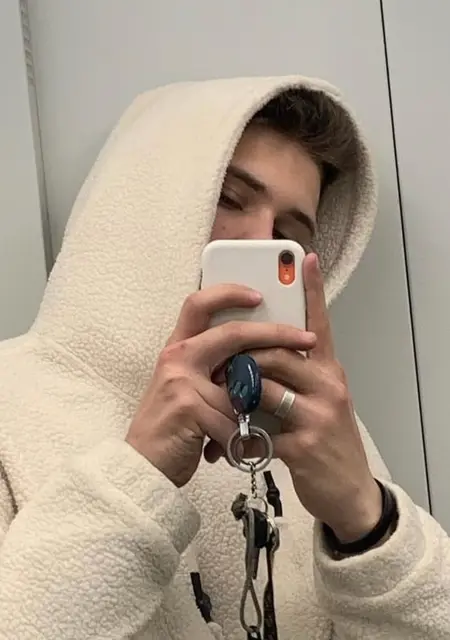 Миша из Йошкар-Олы, мне 20, познакомлюсь без обязательств