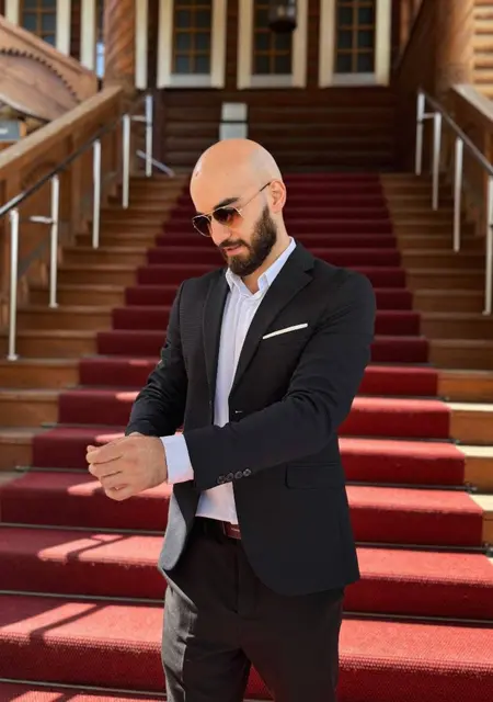 Я Артур, 25, из Москвы, ищу знакомство для открытые отношения