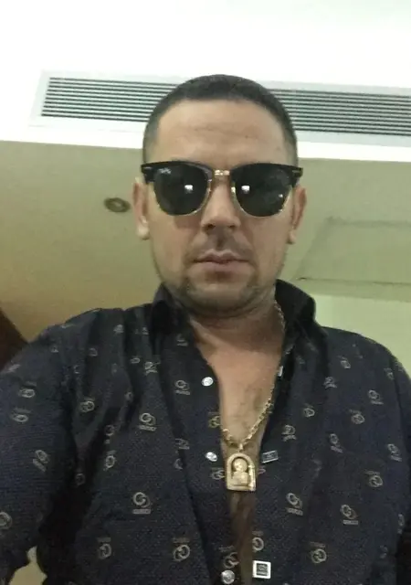 Я Сергей, 42, из Выксы, ищу знакомство для приятного времяпровождения