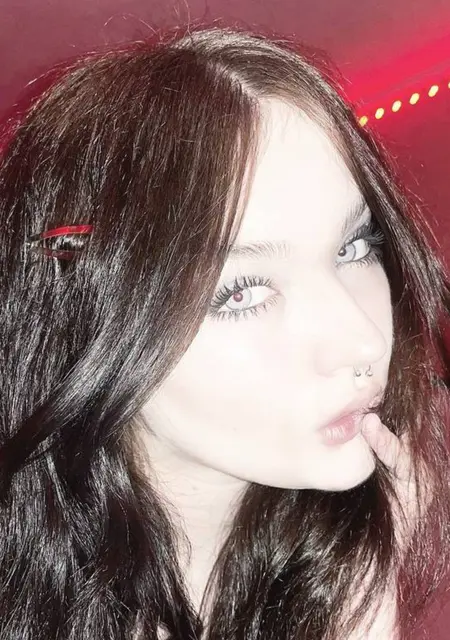 Я Анюта, 18, из Рязани, ищу знакомство для общения