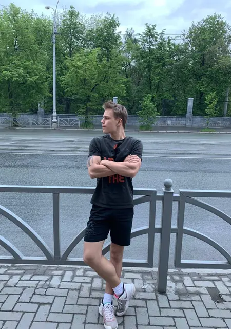 Я Александр, 21, знакомлюсь на одну ночь в Екатеринбурге