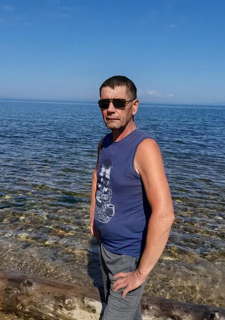 Владимир из Благовещенска, мне 52, познакомлюсь на одну ночь