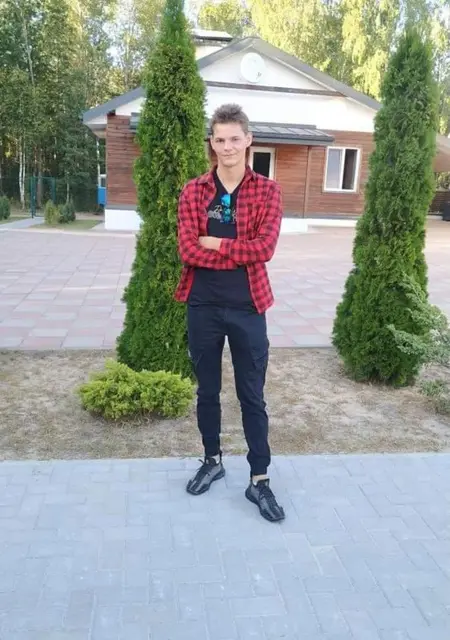 Кирилл из Берёзы, мне 24, познакомлюсь на одну ночь