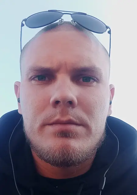 Роман из Кронштадта, мне 31, познакомлюсь на одну ночь