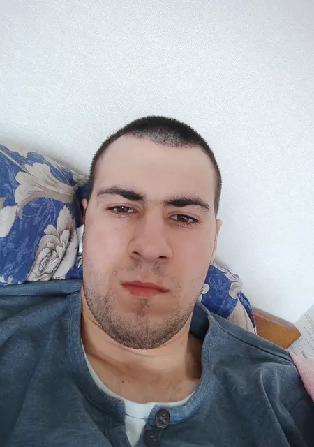 Юрий из Большого Камня, мне 22, познакомлюсь без обязательств