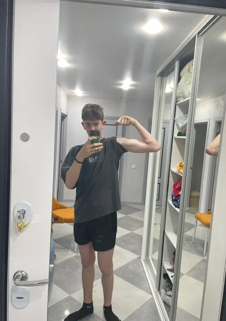 Саша из Владимира, мне 21, познакомлюсь для вирта