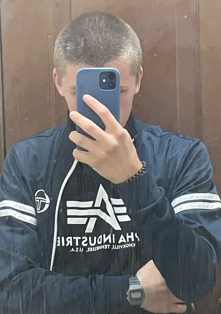 Я Иван, 18, из Вологды, ищу знакомство для вирта