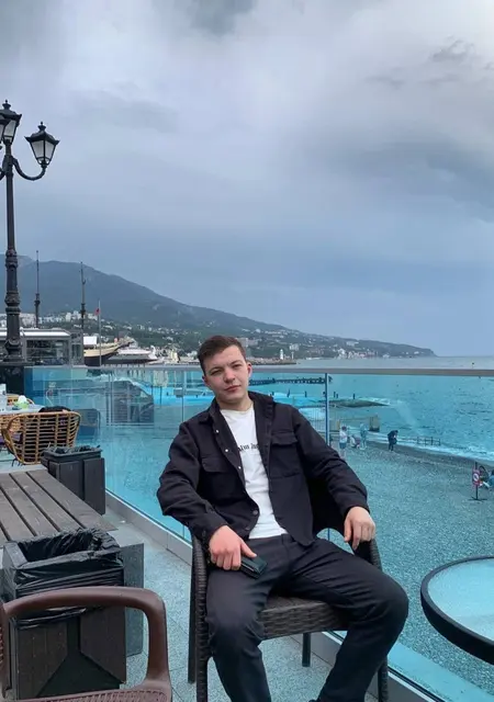 Артем из Пушкина, ищу на сайте дружбу