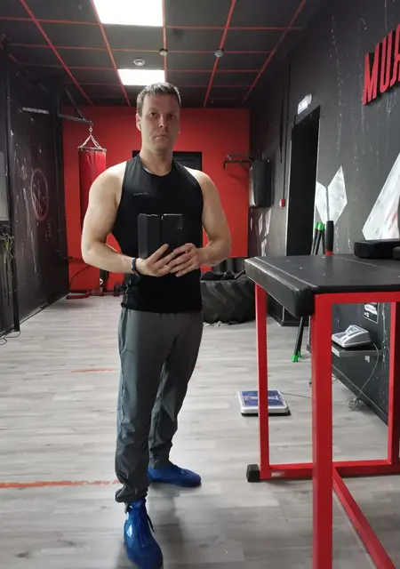 Руслан из Донецка, мне 33, познакомлюсь для вирта