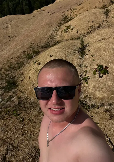 Плохиш из Сланцев, ищу на сайте знакомства на одну ночь