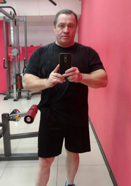 Дмитрий из Брянска, мне 60, познакомлюсь на одну ночь