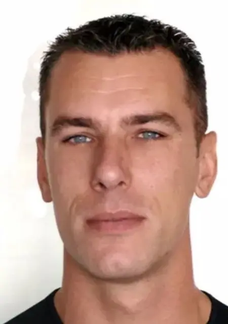 Olivier из Парижа, мне 37, познакомлюсь