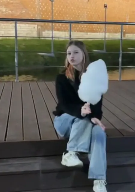 Я Полина, 18, из Москвы, ищу знакомство для совместных путешествий