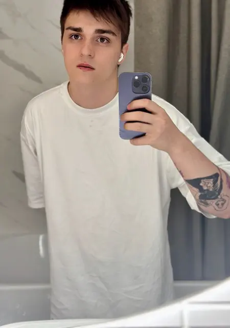 Кирилл из Челябинска, мне 21, познакомлюсь для открытые отношения