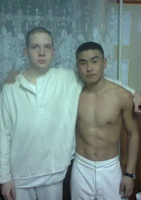 Я Игорь, 27, из Сызрани, ищу знакомства на одну ночь