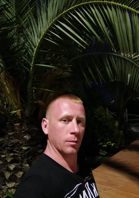 Анатолий из Великого Новгорода, мне 35, познакомлюсь на одну ночь