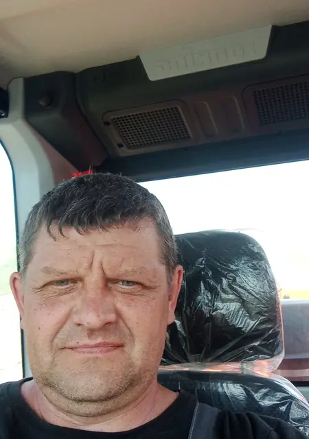 Я Алекс, 51, из Энгельса, ищу знакомства без обязательств