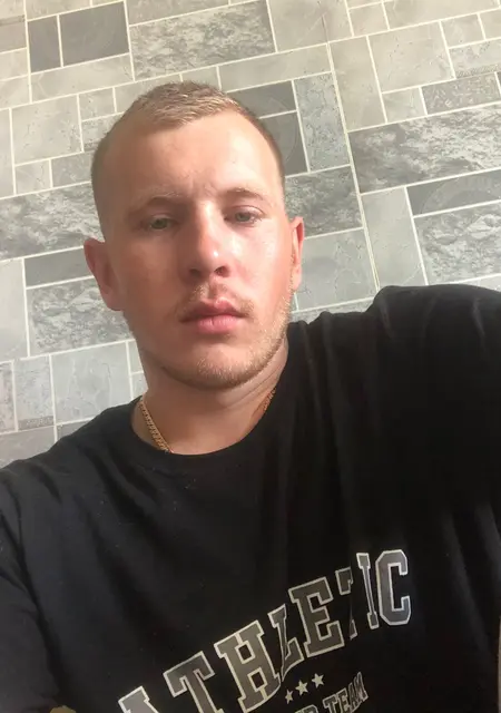 Я Андрей, 22, знакомлюсь на одну ночь в Нижневартовске