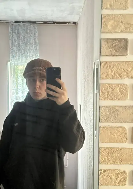 Костя из Истры, мне 20, познакомлюсь без обязательств