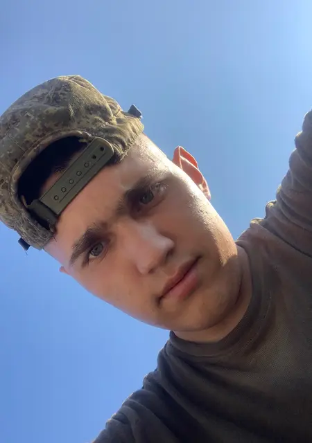 Я Дмитрий, 20, из Кургана, ищу знакомство для постоянных отношений