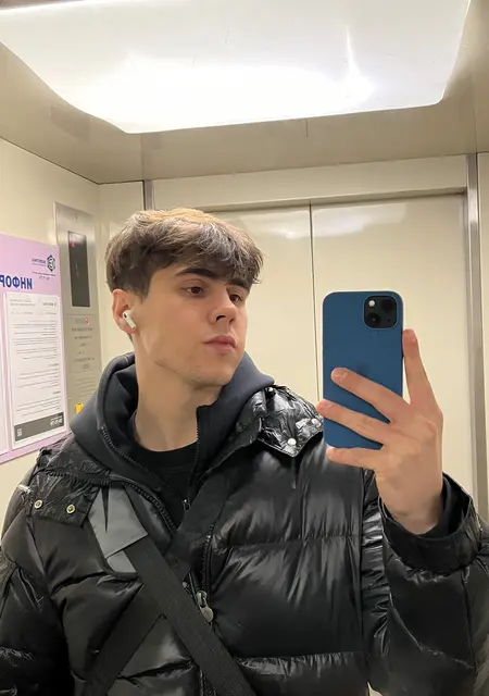 Я Вячеслав, 21, из Новочеркасска, ищу знакомства без обязательств