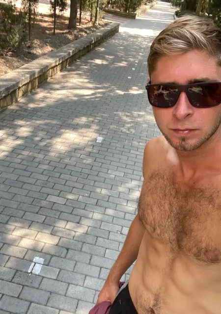 Борис из Судака, мне 26, познакомлюсь для общения