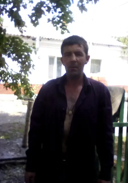 Я Валера, 45, знакомлюсь для постоянных отношений в Керчи