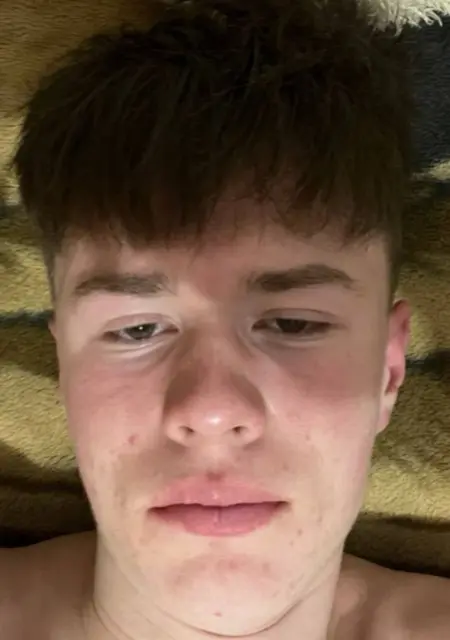 Я Виктор, 20, из Абинска, ищу знакомства без обязательств