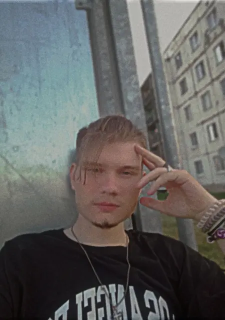 Александр из Пскова, мне 20, познакомлюсь без обязательств