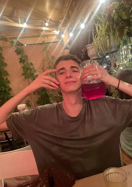 Марк из Тамбова, мне 21, познакомлюсь для открытые отношения