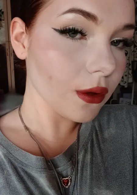 Я Анютк, 21, знакомлюсь для вирта в Саратове