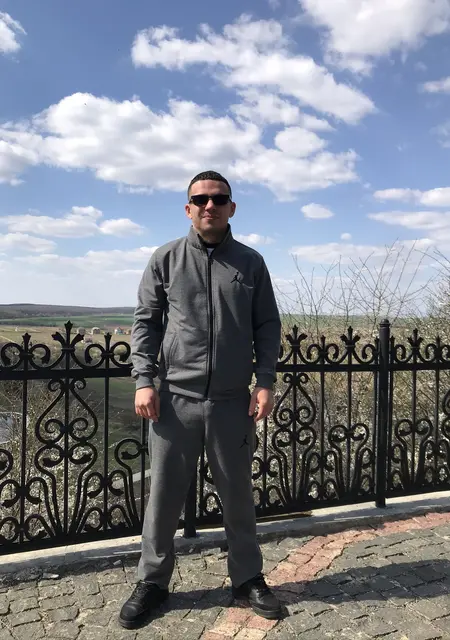 Я Стас, 30 років з Івано-Франківська, шукаю знайомство для приємного проведення часу