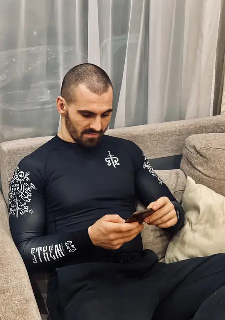 Я Илья, 34, из Горно-Алтайска, ищу знакомства на одну ночь