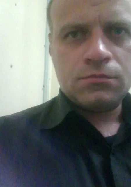 Я Антон, 42, из Смоленска, ищу знакомство для постоянных отношений