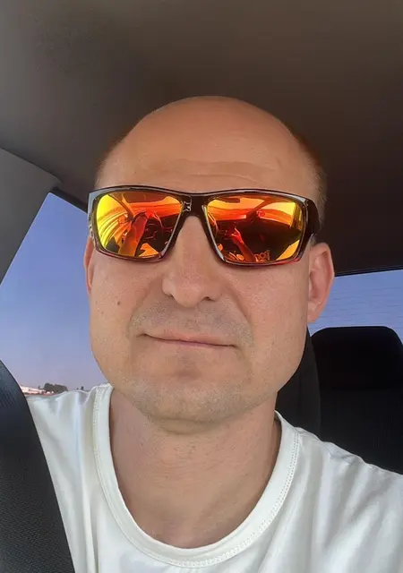 Я Джони, 45, из Симферополя, ищу знакомство для приятного времяпровождения